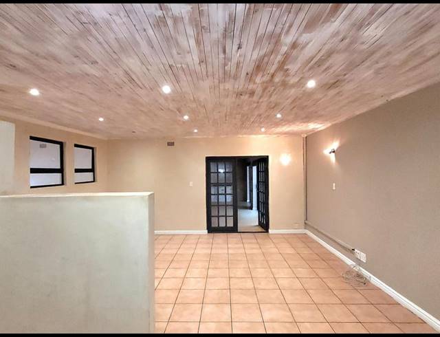 6 BEDROOM HOUSE FOR SALE IN STELLENBERG